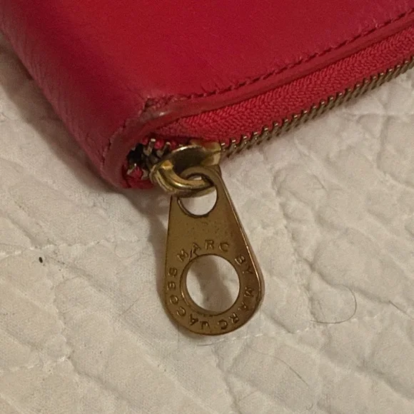LOW START $299EUC Marc Jacobs Cherry Red Wallet with Gold Accents - Picture 4 of 9